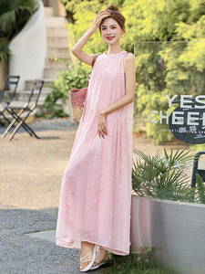 高级设计感挂脖连衣裙女2025夏季纯色高端洋气立体花朵背心长裙子图片