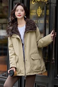 羊羔毛大翻领派克服女2025年冬季白鸭绒加厚保暖外套图片