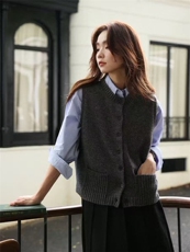 2025年秋季时尚百搭通勤简约休闲口袋开衫马甲，女装马甲，犀桦羊绒