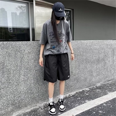 黑色