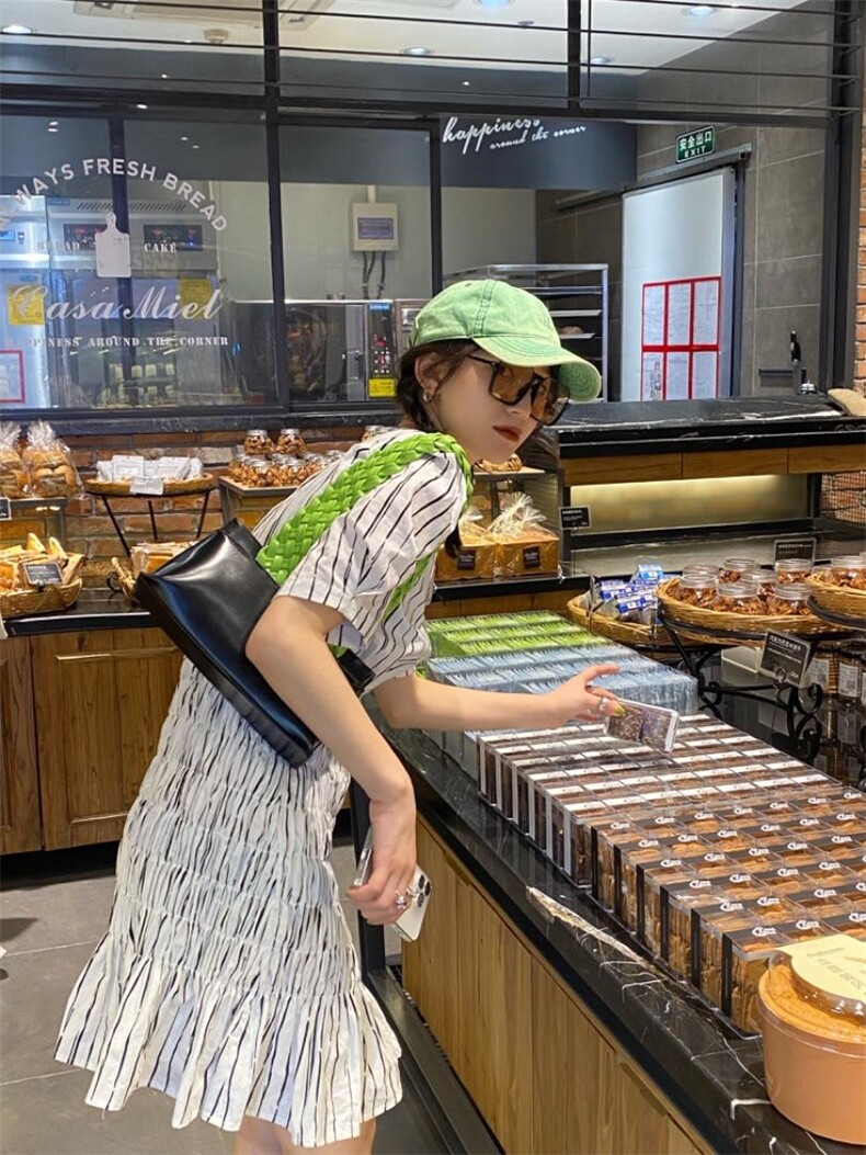 竖条纹褶皱半裙胯大腿粗的福音遮肉时尚辣妹风，女装半身裙，Alissa Lin