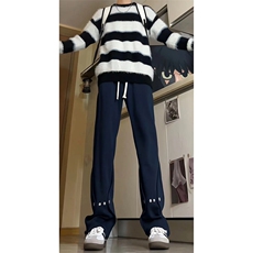深蓝色