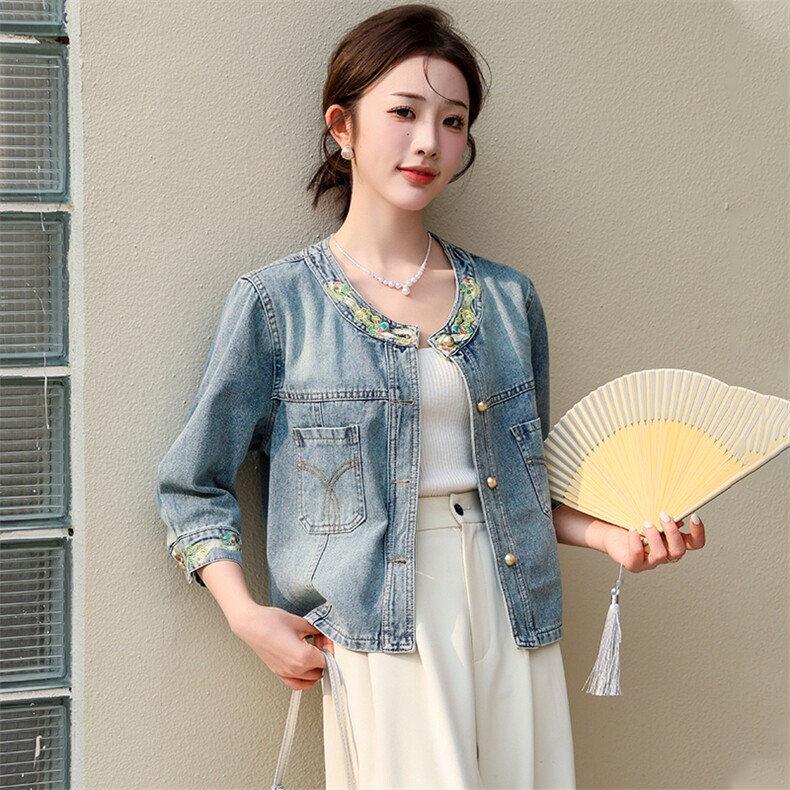 2024春季新款新中式刺绣拼接短款牛仔外套女小个子口袋圆领夹克，女装牛仔外套，美拉德工厂直营店