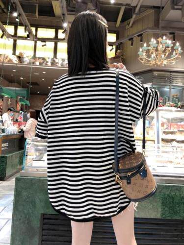 韩版冰丝条纹大T，女装，一杭