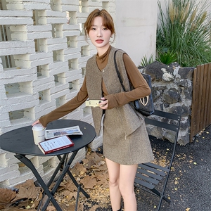 今年流行漂亮小香风套装裙女2025春新款韩系气质马甲半身裙三件套图片