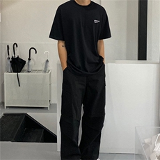 黑色