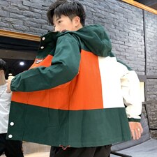 墨绿色