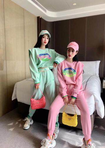 【现货】春季新款假两件式彩色印花卫衣，女装卫衣/绒衫，多来