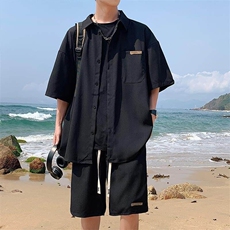 黑色
