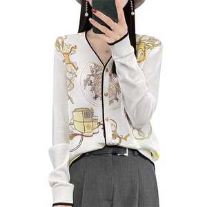 时尚拼接开衫女秋冬季新款羊毛衫修身显瘦V领长袖外套图片