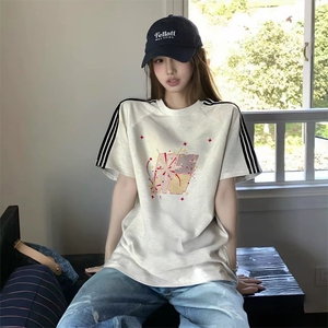 抖音得物品质二开240克宽松纯棉美式潮牌印花三条杠中性风短袖T恤图片