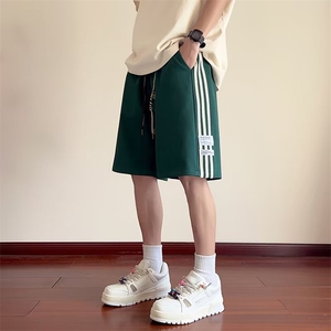 美式短裤男夏季篮球五分中裤青少年透气潮牌宽松休闲沙滩运动裤子图片