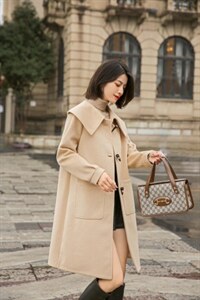 韩版长款牛角扣大衣图片