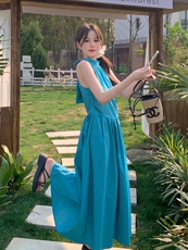蓝色无袖挂脖吊带连衣裙女夏2025新款显瘦气质优雅高级感长裙，女装连衣裙，蝶眷