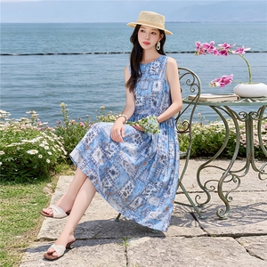 蓝色印花无袖宽松版时尚学院风连衣裙图片