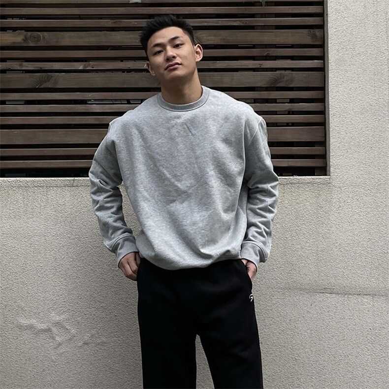 抖音得物高品质 二开支持退换 26春装美式男宽松曼巴纯色圆领卫衣图片