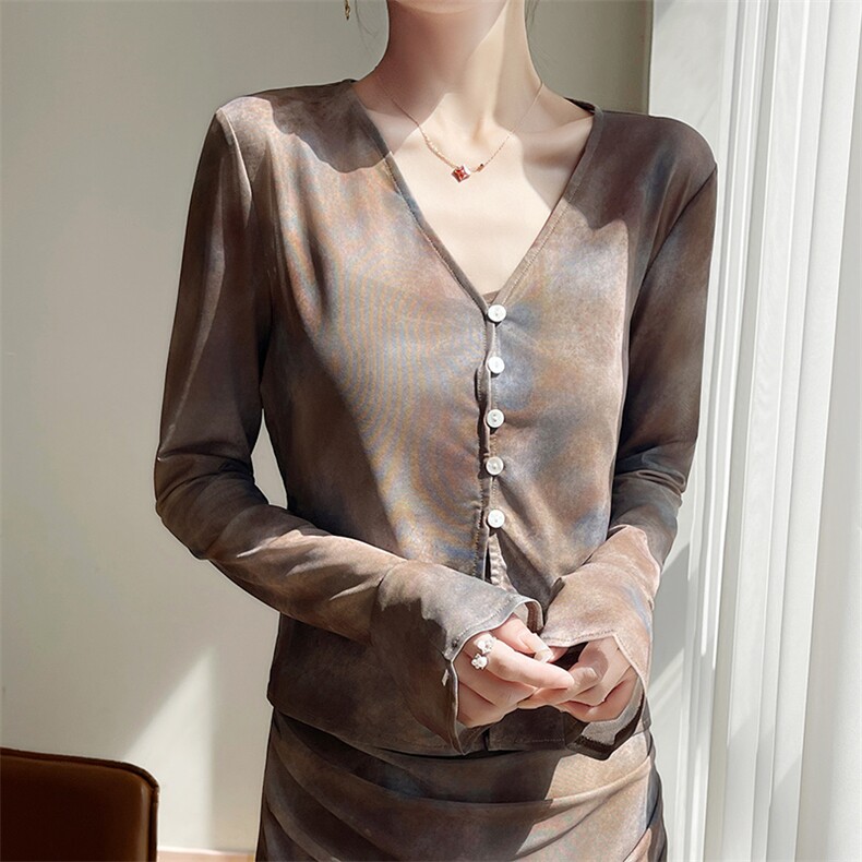 复古晕染渐变V领长袖T恤女夏季新款开衫修身别致微透网纱上衣小衫，女装蕾丝衫/雪纺衫，圣丽羊绒