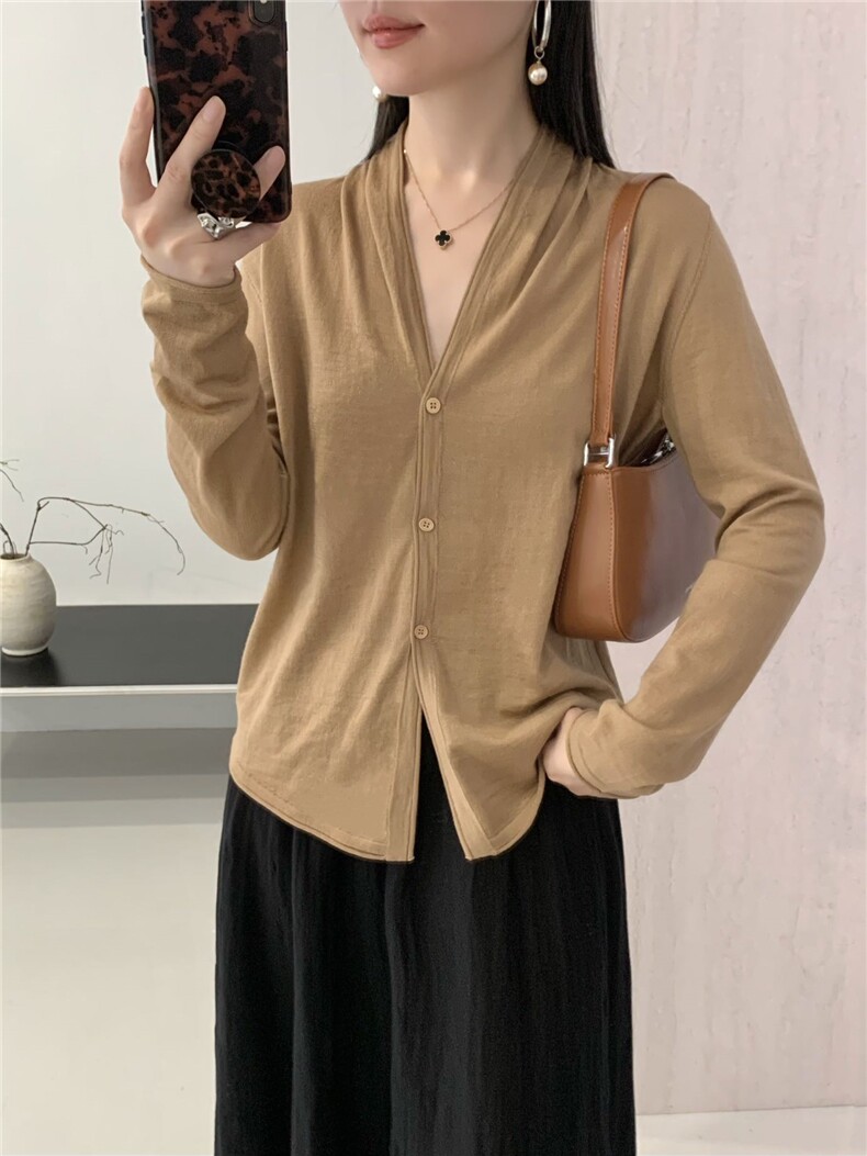 2025v领百搭时尚纽扣开衫百搭减龄显瘦，女装背心吊带，巧奈羊绒