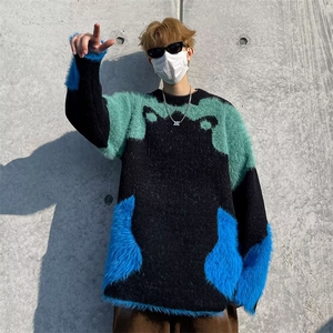 冬装小众拼色时尚保暖毛衣男慵懒风休闲海马毛时髦毛绒软糯针织衫图片