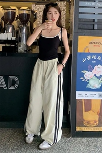 2025年夏季宽松侧边条纹运动裤图片