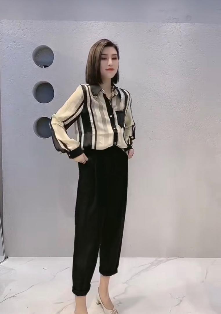 2021秋季新款欧洲站竖条纹时尚潮百搭小衫,女装其它,L·H·X