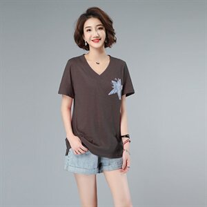 2021新款大码女装V领印花T恤 宽松显瘦舒适上衣,女装大码女装,秋牧寒烟