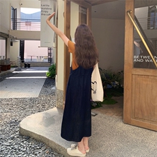 韩版复古深蓝色收腰牛仔背带裙女2025夏季新款撞色橘色T恤两件套，女装套装/套裙，2C129