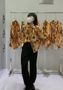 秋季设计师新品 赤色云霞晕染衬衫图片