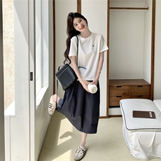 学院风T恤半身裙套装女夏2025新款松驰感两件套俏皮减龄超火流行，女装套装/套裙，2C307