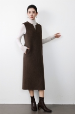 2025年秋季羊毛套头中长款时尚百搭通勤马甲裙，女装连衣裙，亿美羊绒