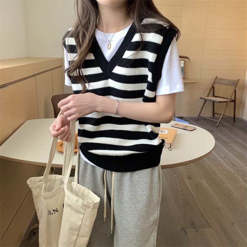 时尚百搭女士秋冬马甲黑白条纹V领针织背心休闲显瘦无袖外套,女装马甲,洁纯羊绒