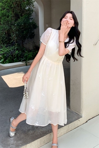 新中式国风连衣裙女2025新款夏季轻奢高级感气质名媛洋气v领裙子图片