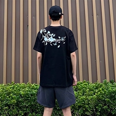 黑色