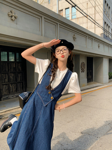 白色t恤薄款牛仔背带连衣裙女夏季新款显瘦气质温柔风长裙图片