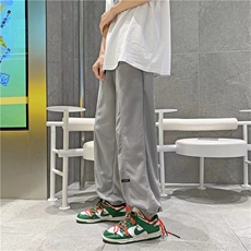 灰色