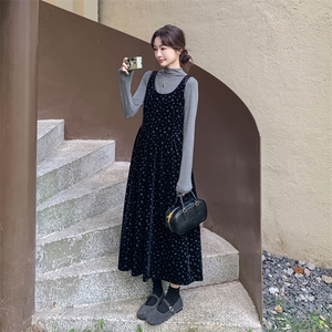 黑色金丝绒连衣裙套装女2025新款初秋高级感气质穿搭背心裙两件套图片