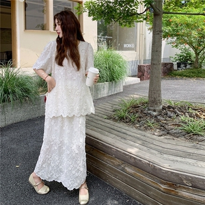 独特漂亮小套装裙女夏2025新款白色立体花朵上衣半身裙绝美两件套图片