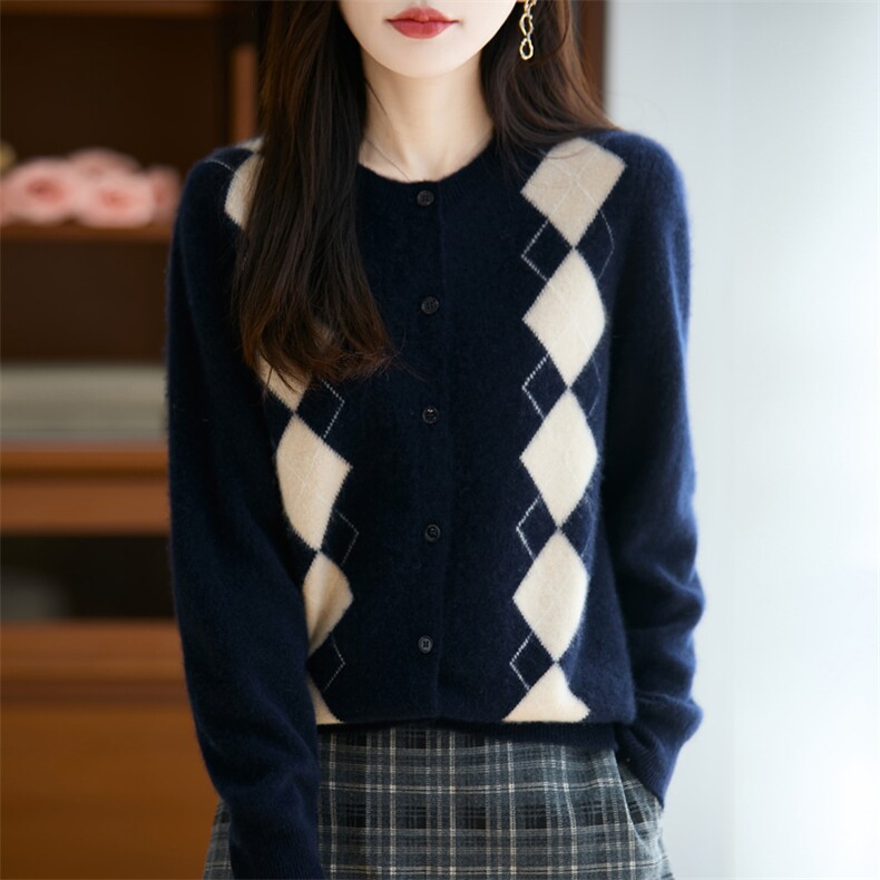 秋冬圆领菱形格羊毛开衫女宽松针织毛衣外套拼色羊绒衫上衣,女装羊毛衫,大美人高端店
