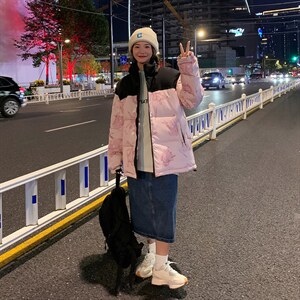 卡通印花小怪兽皮卡丘情侣学生短款轻薄拼色得物羽绒服男图片