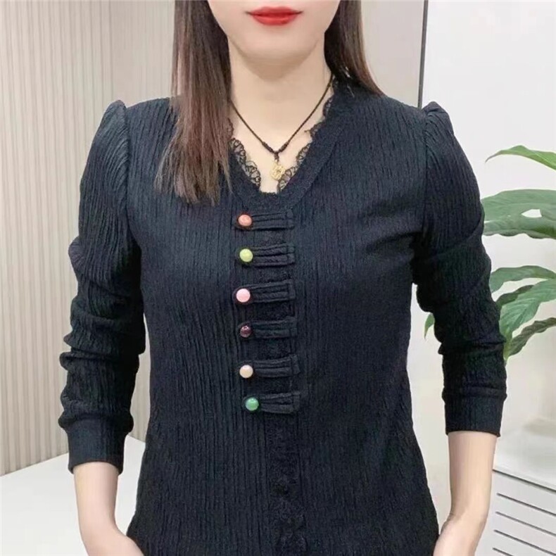 新款蕾丝扣气质打底2024时尚洋气长袖小衫复古显瘦上衣,女装蕾丝衫/雪纺衫,思沃羊绒