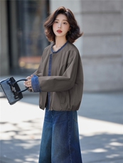 2025秋季新款牛仔拼接宽松遮肉夹克外套，女装短外套，深水步