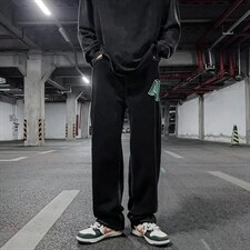 黑色