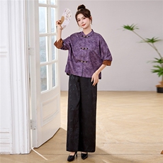 丁香紫+黑色裤子