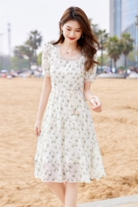 2023年夏季新款碎花方领通勤泡泡袖短袖中长款连衣裙，女装连衣裙，安之芮娜
