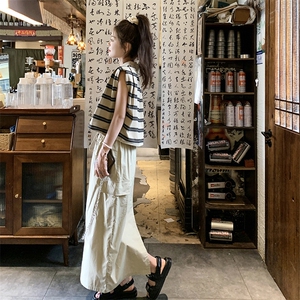 韩系休闲工装套装裙女夏季2025年新款卡其色条纹上衣半身裙两件套图片