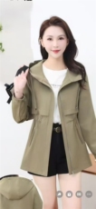 连帽风衣外套春秋新款小个子显瘦休闲百搭修身妈妈中长款宽松上衣，女装风衣，娇莉