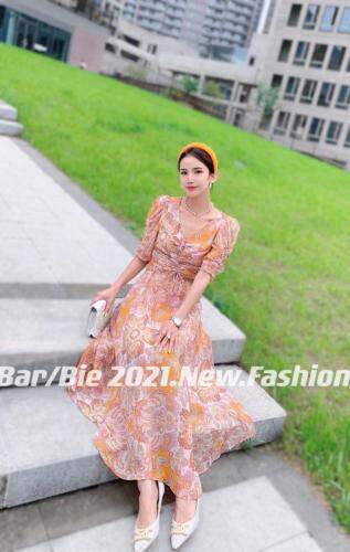 碎花连衣裙，女装连衣裙，芭比