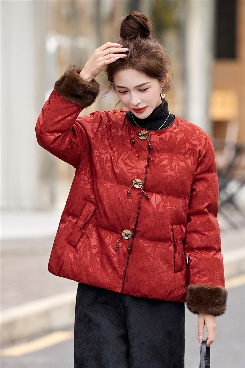 现货2025年冬装新款中式民族风羽绒服时尚宽松显瘦复古提花外套女,女装羽绒服,璐依舞