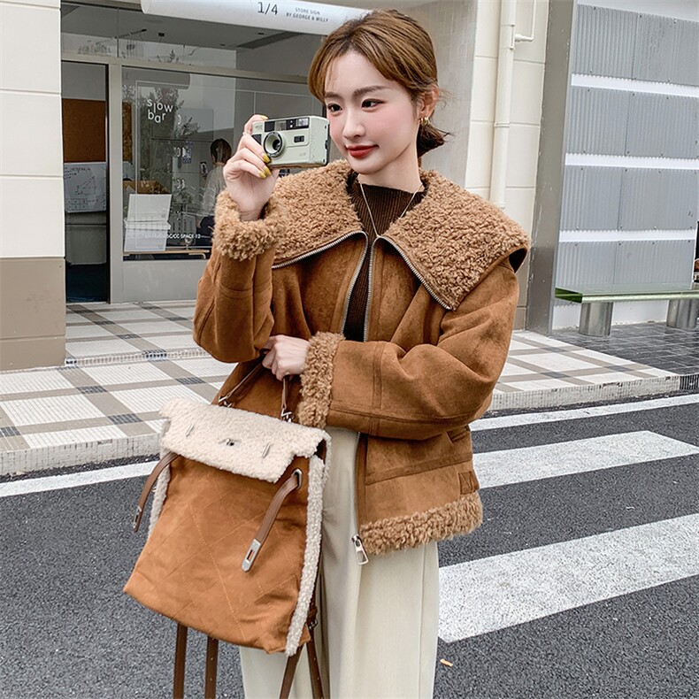 2024年冬季新款大翻领羊羔毛宽松短款三角扣皮毛一体外套,女装羊羔毛/颗粒绒,流量+