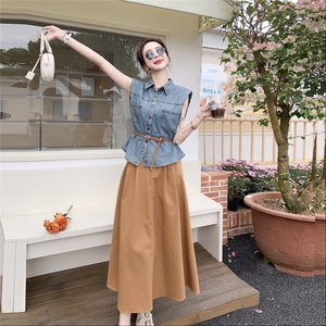 港风复古时尚套装裙女夏2025新款轻熟风无袖牛仔上衣半身裙两件套图片
